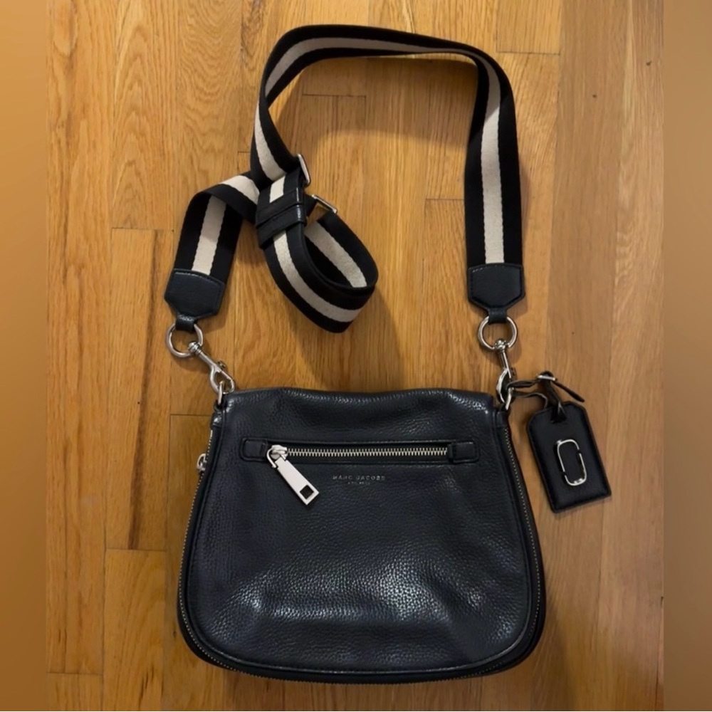 MARC JACOBS MEDIUM SIZED CROSSBODY